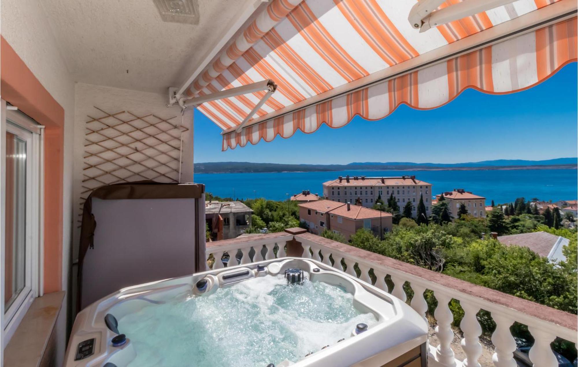 Beautiful Apartment In Crikvenica With Jacuzzi Exterior foto