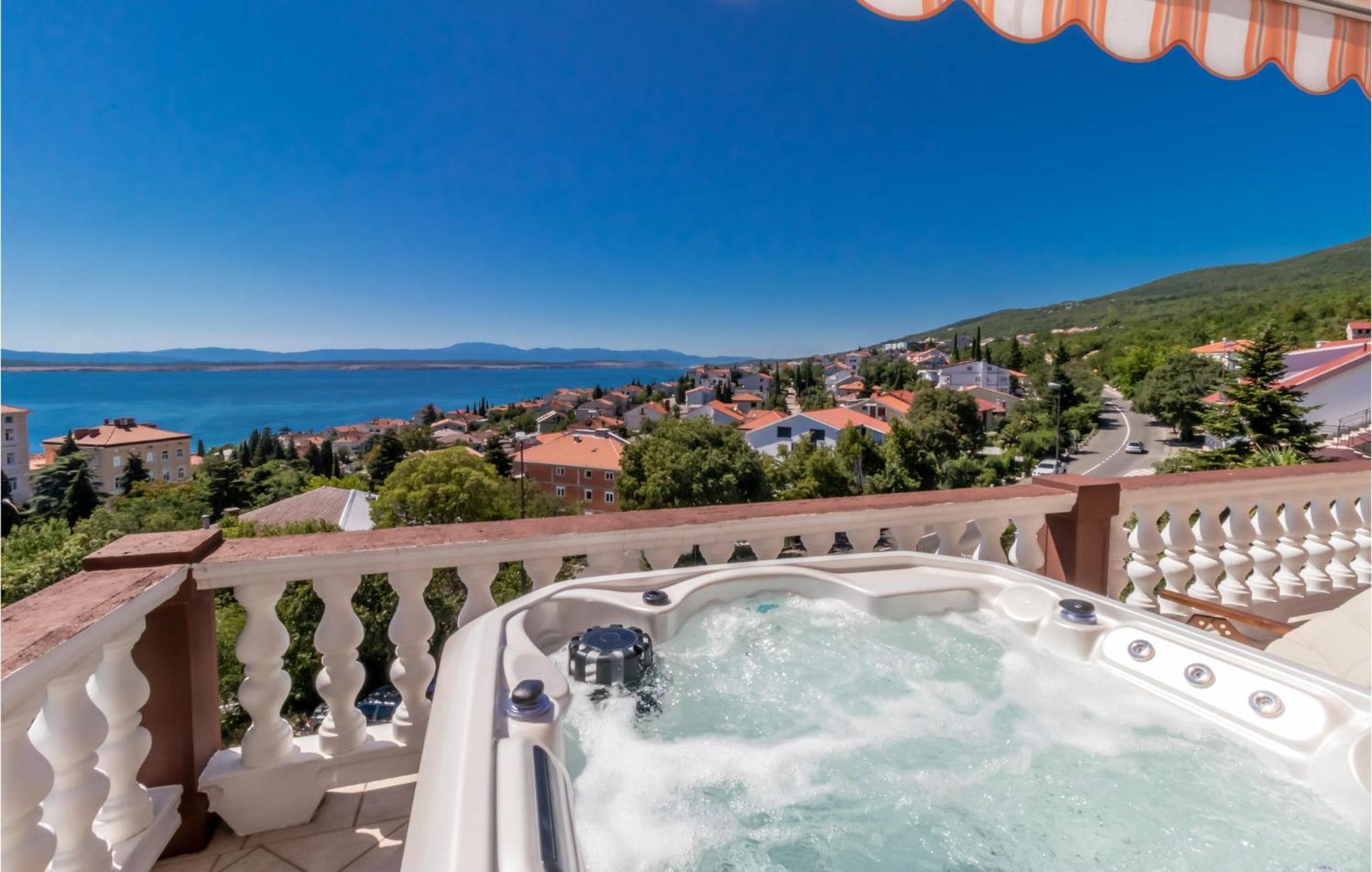 Beautiful Apartment In Crikvenica With Jacuzzi Exterior foto